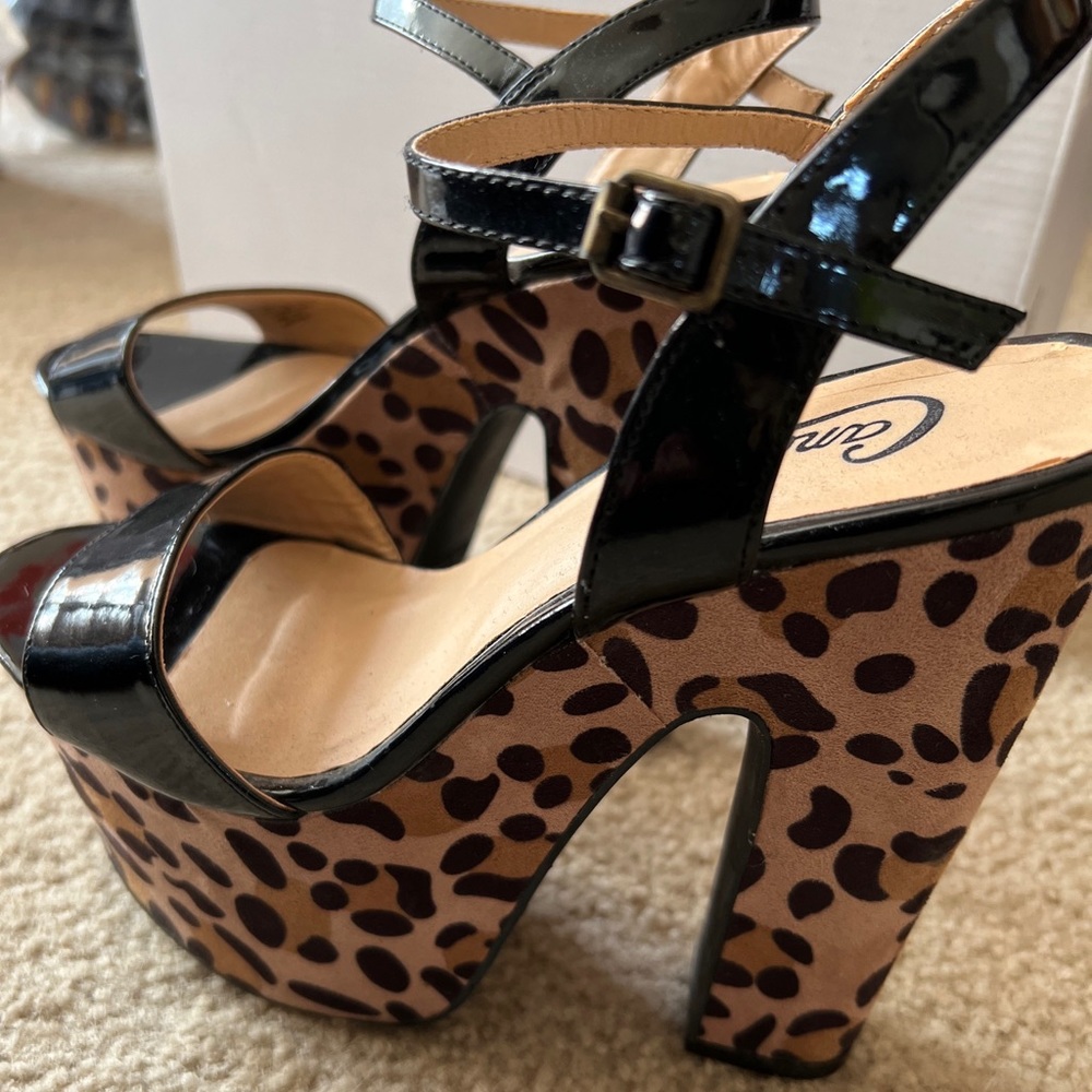 CANDIES HEELS ~ LEOPARD PLATFORMS ~ SIZE  8 ~ PLAYBOY SEXY!